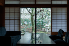 ■ジャパニーズスイート吉原■和室１８畳＋ベットルーム（ガーデンビュー）　和室１８畳■当館でも人気のあるスイートルームです。客室も広く、四季折々変わる風景を味わえます。