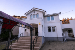 【ラベンダークラブ】外観_キッチンやドッグランなどを配した一棟