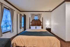 【ダブル】シモンズ製のキングサイズのベッドで安らうひととき。