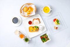 【Breakfast】森のテラス自慢の朝食。ふわふわなフレンチトーストやヘルシーな飲むサラダ（一例）