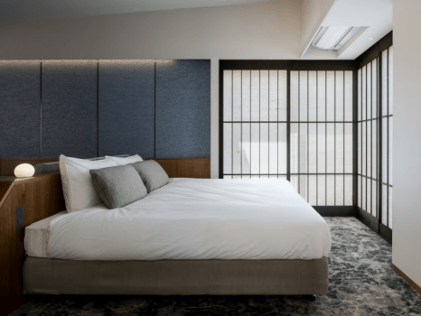 【青山緑水キング】大きなキングベッドでおくつろぎください