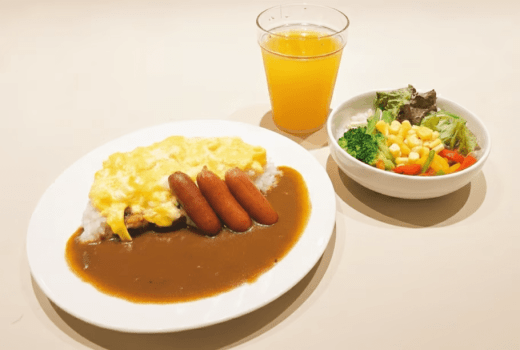 ■イチオシ、朝食カレー！トッピングでスクランブルエッグやソーセージ、揚げ物を添えると美味です♪