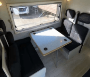 キャンピングカー内装