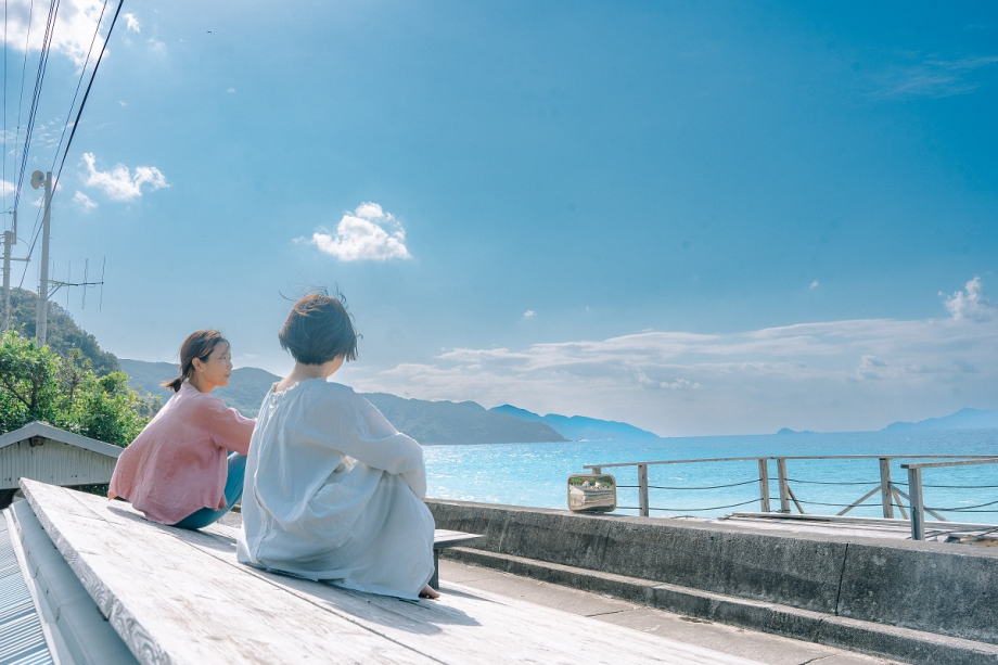 【伝泊 海みる屋根の宿】ここは、移ろいゆく海の美しさを24時間満喫できる宿。 【伝泊 海みる屋根の宿】ここは、移ろいゆく海の美しさを24時間満喫できる宿。