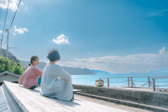 【伝泊 海みる屋根の宿】ここは、移ろいゆく海の美しさを24時間満喫できる宿。