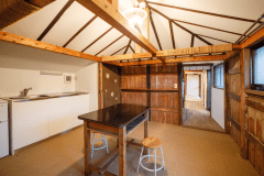 【伝泊 海みる屋根の宿】内観・食ドコロ