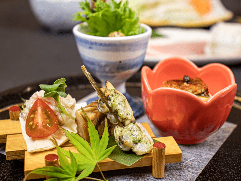 2026年5月6月《お献立一例》前菜：玉子豆腐 刻み鰻、穴子煮凍り、浅利バジル焼き、北寄貝マスタード和え、サーモン真砂♪