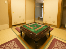 麻雀卓完備のお部屋
