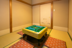 お部屋で楽しめる全自動麻雀台付があります