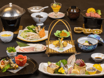 2026年5月6月《お献立一例》  旬の食材を活かした、初夏を感じられる季節の和洋折衷創作会席膳をご用意致しました♪