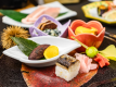 2025年9月10月《お献立一例》前菜：季節の前菜（焼目栗・プチ焼芋・炙り秋刀魚寿司・銀杏・他）♪