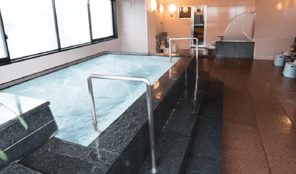 【大浴場ご利用時間】男性17:00～21:30（朝風呂6:00～9:00）
／女性22:00～24:00