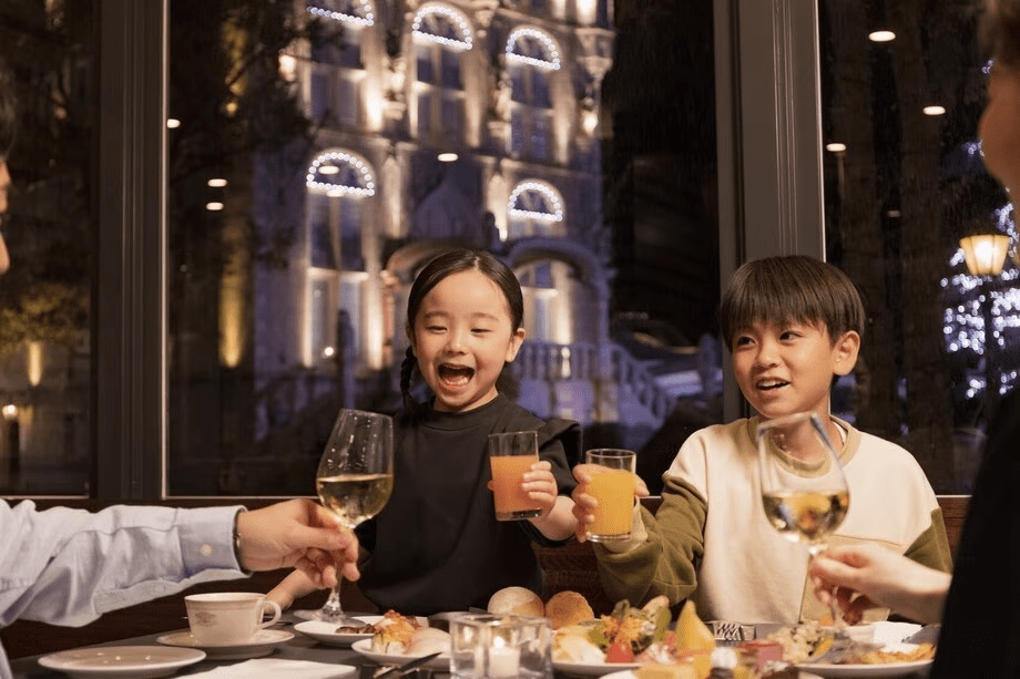 【ご夕食】素敵な街並みを見ながらお食事いただけます。