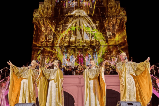 【メロディー・オブ・クリスマス】心に響く歌声が聖夜をスぺクタルに祝うクリスマス限定のナイトショー