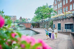 【オフィシャルホテル宿泊特典】チェックイン日の翌日以降、開園前のパークに一足早くご入場いただけます。一部アトラクションはご宿泊ゲストのためにアーリーオープン！