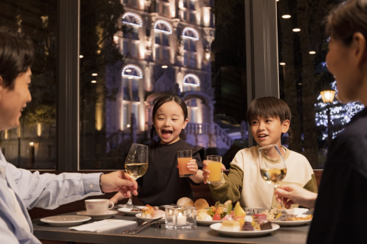 【ご夕食】フレンチブッフェレストラン「ア クールベール」で家族みんなで夕食を。