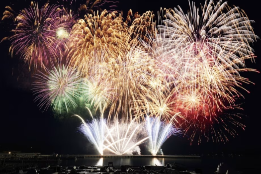 夏の1日を締めくくる大迫力の花火（※イメージ）