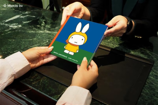 お部屋に入る前からワクワクするような特別なブックレット