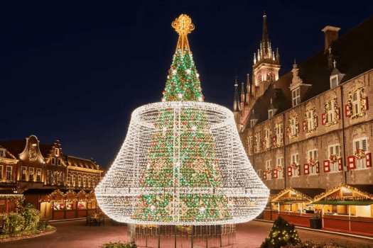 【グランド・シャンデリアツリー】無数の光とクリスタルが織りなすシンボルツリーが登場