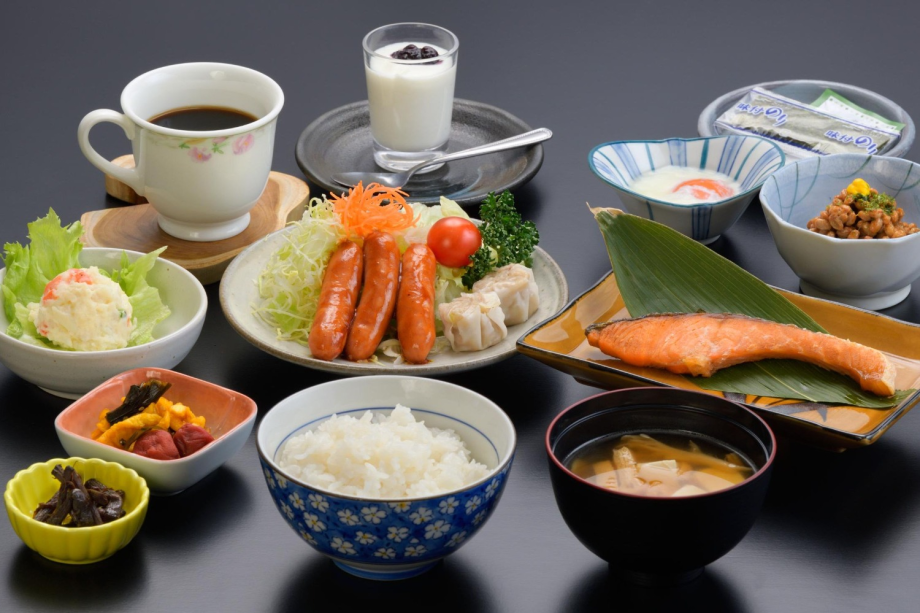ボリュームたっぷりのご朝食をご準備いたします。 ボリュームたっぷりのご朝食をご準備いたします。
