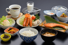 ボリュームたっぷりのご朝食をご準備いたします。