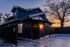 『鶯うぐいす』外観 
[※棟内デッキスペースで火気を扱う物(BBQ、花火等)は全て厳禁となっております]