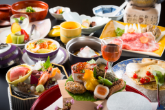 特選会席イメージ 旬の食材を中心に『五感』でお楽しみ頂くお料理をご用意。
[※お食事場所は十八楼本館内レストランもしくは広間食(イステーブル席)]