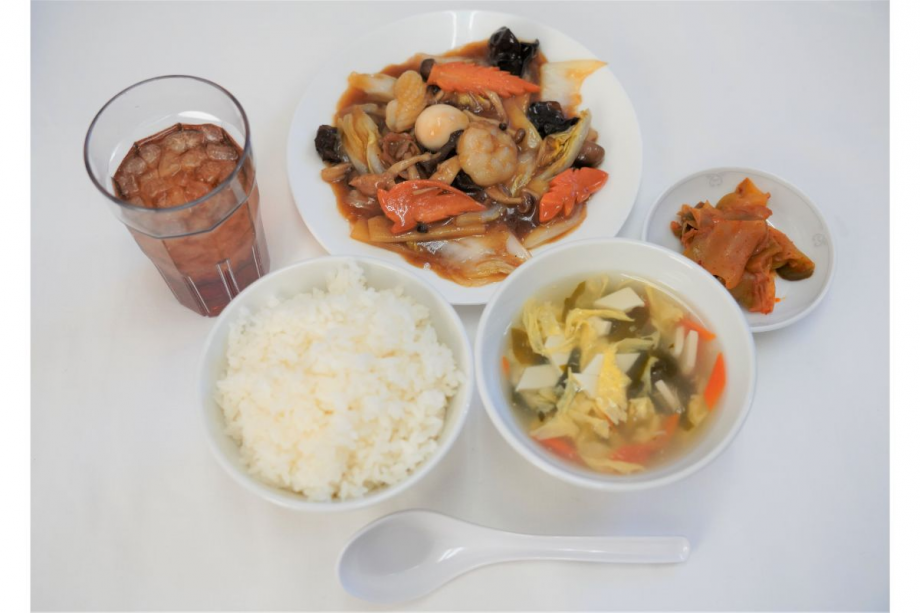 A）酢豚・肉野菜炒め・八宝菜・豚とキクラゲの玉子炒め・回鍋肉の中から一品（白ご飯・スープ・漬物付）