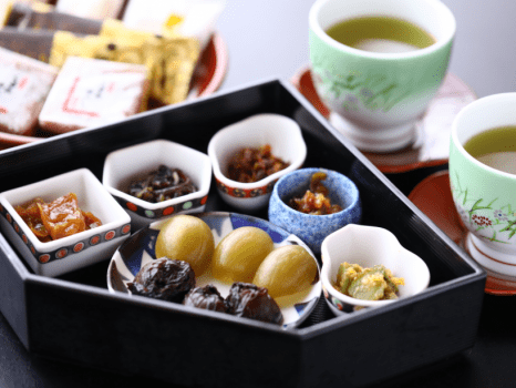 ■お部屋で過ごす時間を愉しく　お着きのお菓子一例