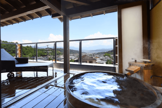 展望露天風呂付き特別室　露天風呂の様子