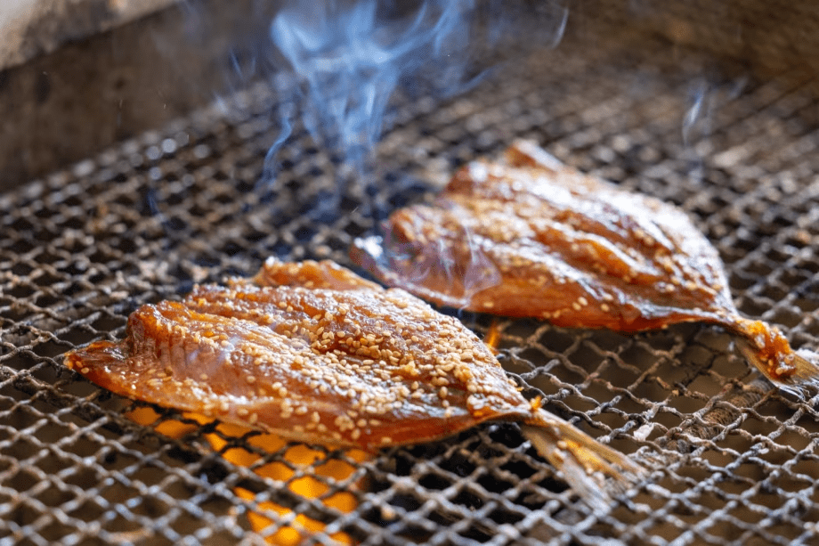 【朝食】島の「鯵のみりん干し」を炭火で焼いてご提供♪