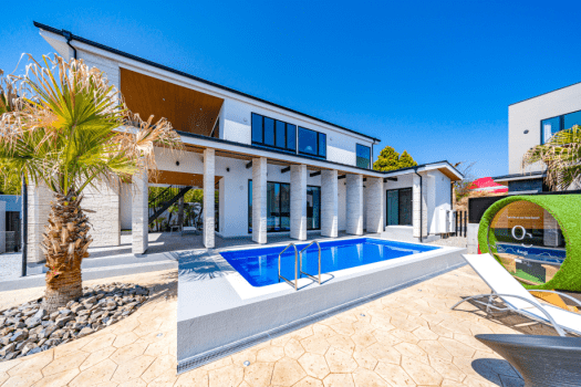 Bianco-ビアンコ-＜166㎡・プール、サウナ、ジャグジー付＞