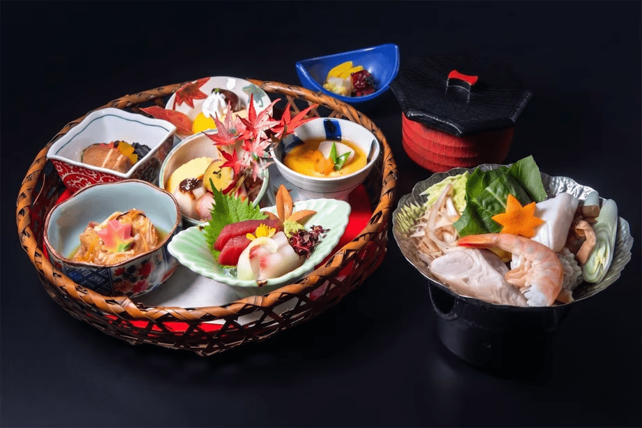 料理長が丹精込めてちょっとずつ旬の料理を詰めました 料理長が丹精込めてちょっとずつ旬の料理を詰めました