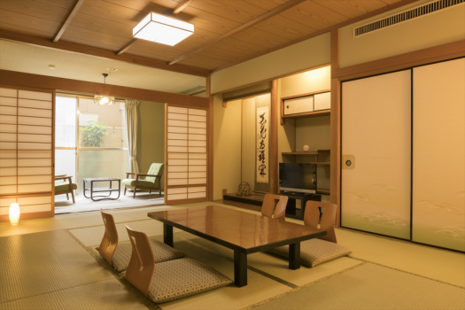 Japanese-style room.
Valley view is not possible from this room.
If you want a view of the valley, please select a valley side room or a special room.