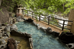 The "open-air bath" is right next to the valley.
The feeling of opening is the best in Kansai.