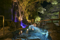 "露天風呂"は、今回のリニューアルで美しくイルミネーション。