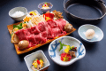 お昼の牛すき鍋(写真は2名様盛りです) お昼の牛すき鍋(写真は2名様盛りです)