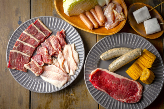 【1泊2食】≪人気NO.1≫ワンランク上の美食「プレミアムグランピングBBQプラン」〜ジャンボハーブフランクフルト、サーロインステーキや旬野菜。大満足絶品BBQ〜【ウェルカムドリンクサービス付き】