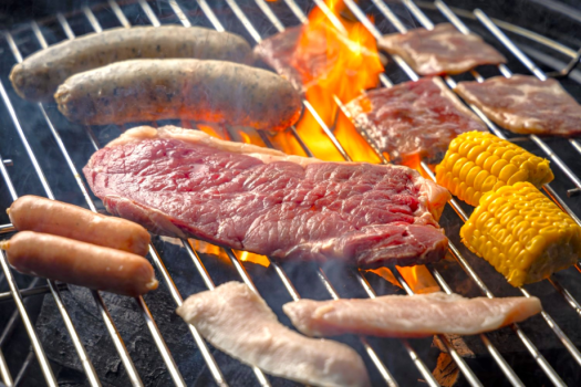 【1泊2食】≪人気NO.1≫ワンランク上の美食「プレミアムグランピングBBQプラン」〜ジャンボハーブフランクフルト、サーロインステーキや旬野菜。大満足絶品BBQ〜【ウェルカムドリンクサービス付き】