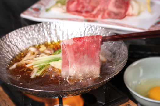 【道産牛すき焼き】口の中でとろける肉の旨味と、新鮮野菜のマリアージュ