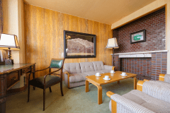 【貴賓室】暖炉をモチーフにした温かみのある空間で、ゆったりとした時間をお過ごししませんか？