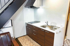 ・【コテージ】室内にミニキッチンを完備！簡単な調理器具や食器類もご用意しております