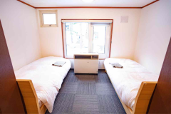 ・【和洋室】明るい陽射しが差し込むベッドルームで、ゆっくりとお休みください