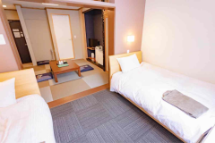 ・【和洋室】二間続きの広々和洋室の為に、手荷物を置くスペースも充実しております