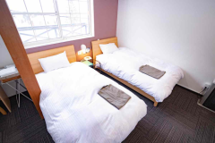 ・【ツインルーム】シングルベッド2台を備えた洋室。お友達同士、ご夫婦でのお泊りに最適です
