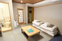 ・【2名用和室一例】琉球畳を敷いたモダンなタイプの和室です