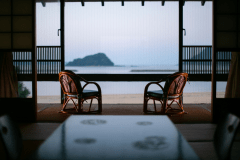 【本館20畳/西の間】大島や鳥島、宝当神社のある高島などの景色がお愉しみいただけます