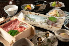 会席イメージ（イカの活き造りはお一人様１匹ではありません。ご了承ください）