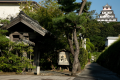 唐津城を望む情緒溢れる城下町にございます。