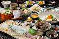 会席イメージ（イカの活き造りはお一人様１匹ではありません。ご了承ください）